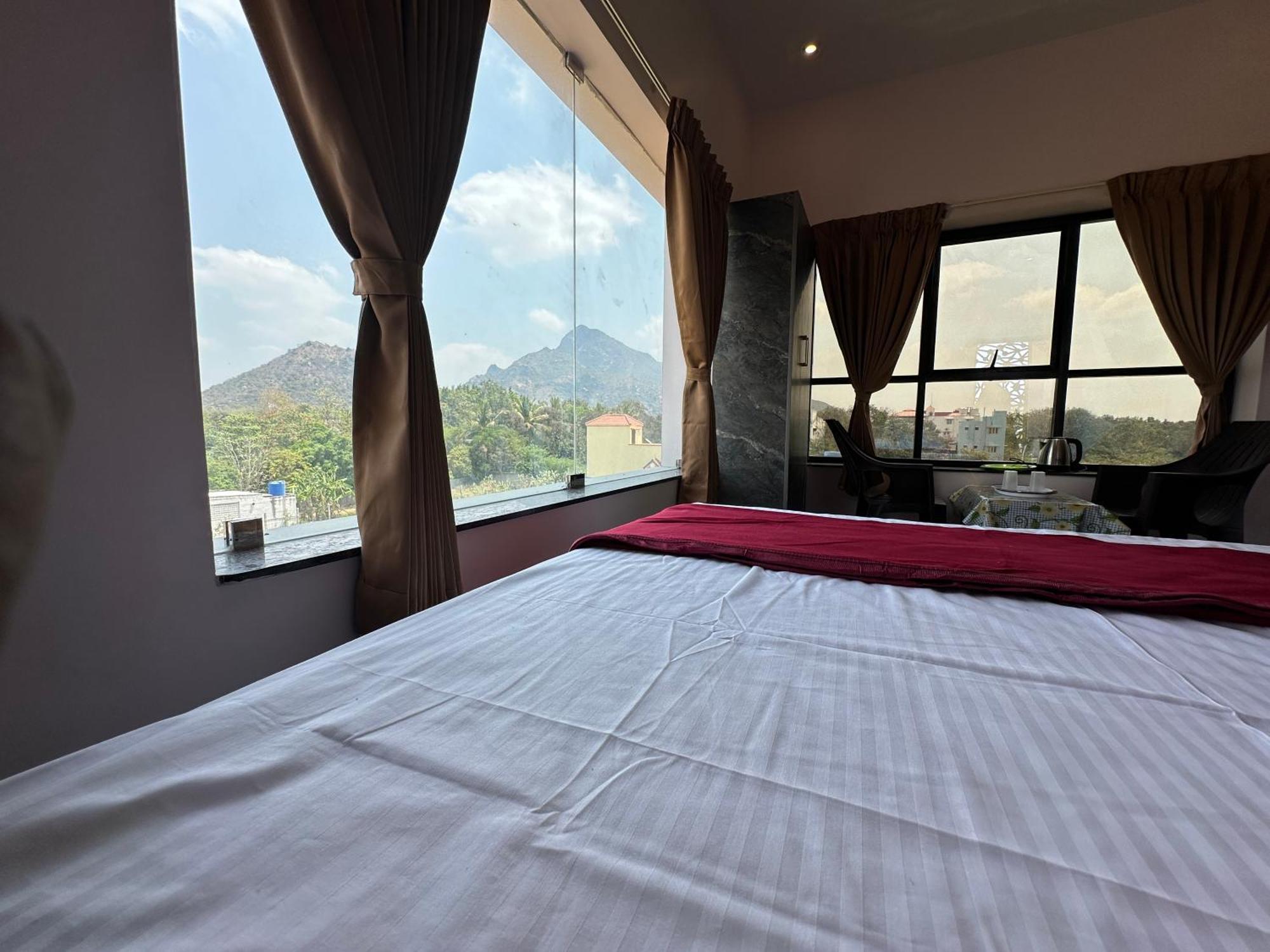 Om Lingeswaran Home Stay Tiruvannāmalai エクステリア 写真