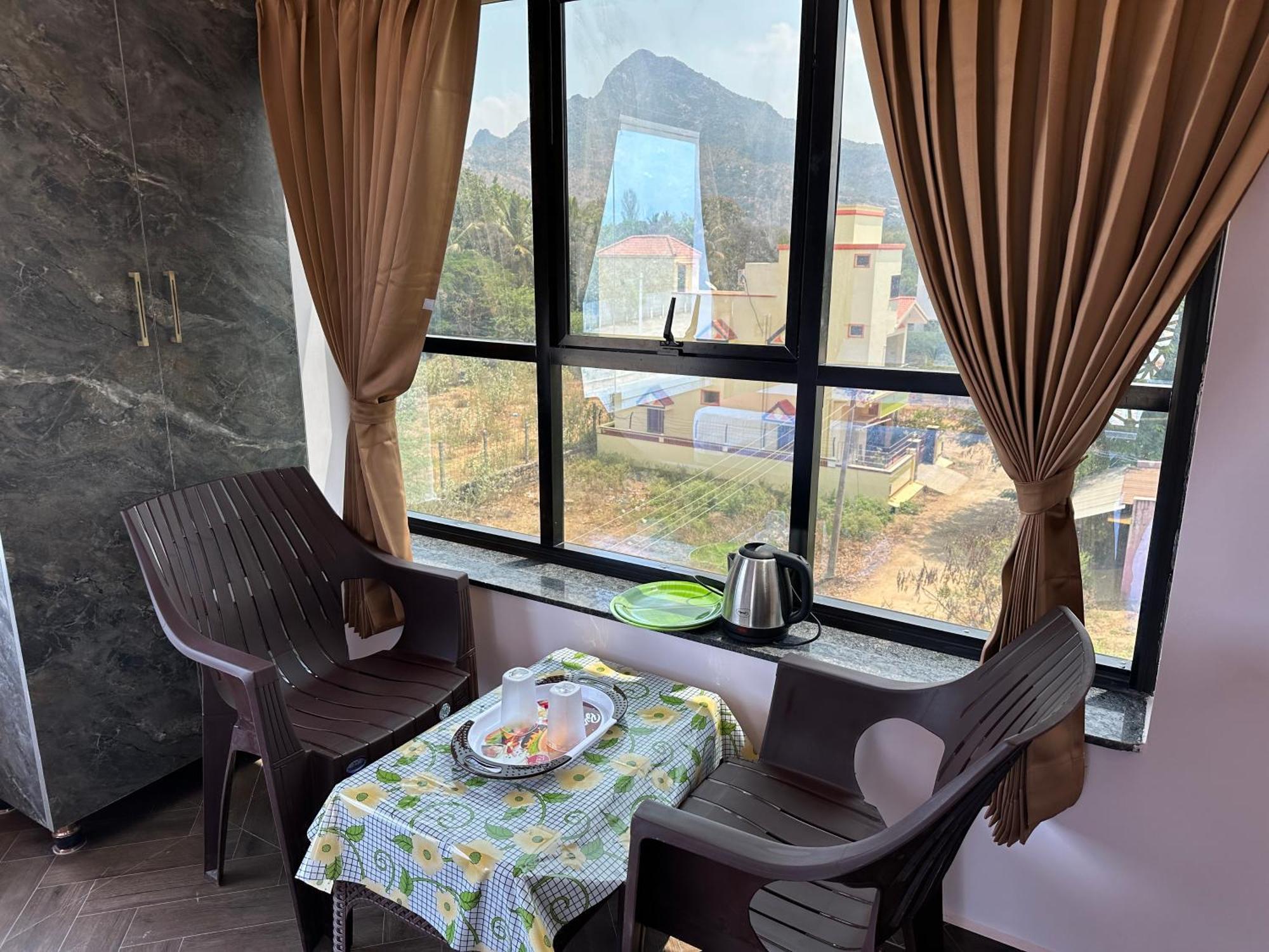 Om Lingeswaran Home Stay Tiruvannāmalai エクステリア 写真