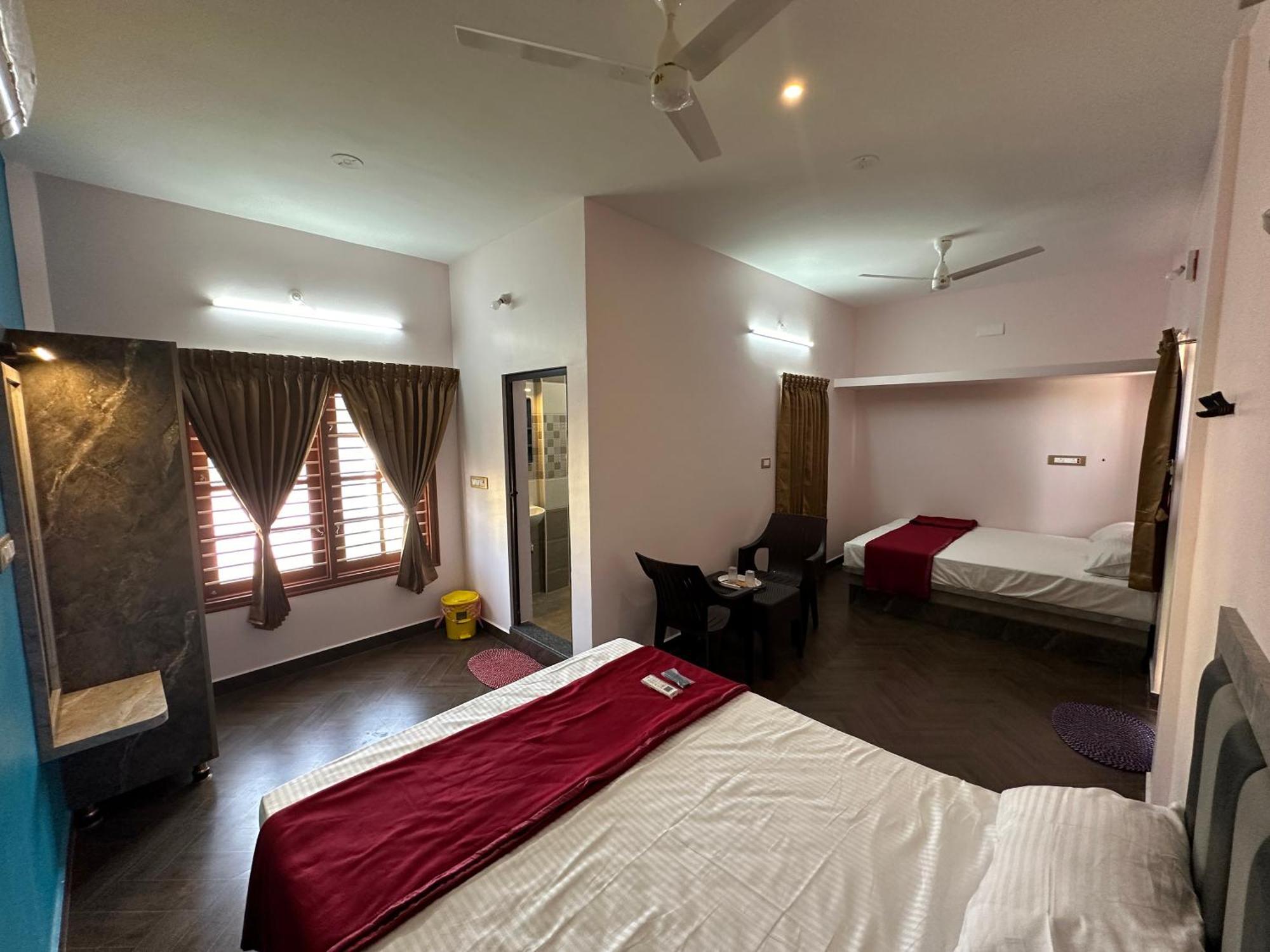 Om Lingeswaran Home Stay Tiruvannāmalai エクステリア 写真